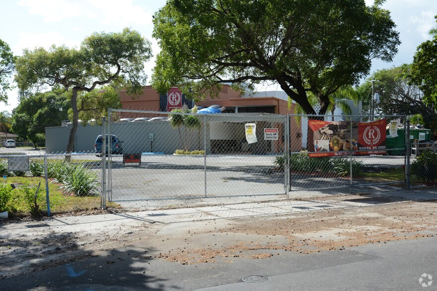 Primary Photo Of 2640 Washington St, Hollywood Freestanding For Lease