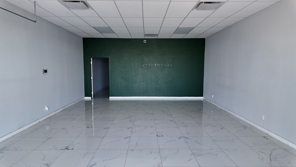 More Photos Of 15000 Edgemere, El Paso Storefront For Lease