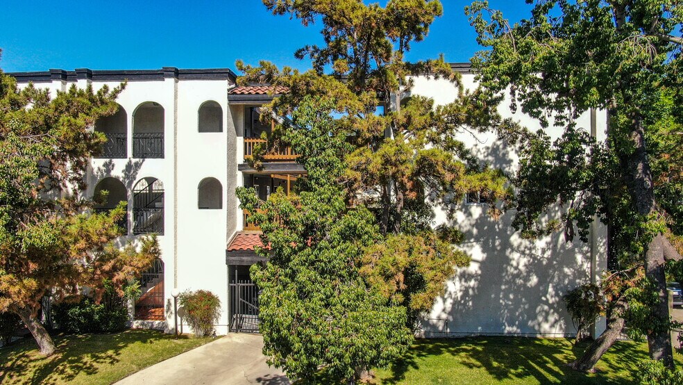 More Photos Of 629-631 E Elk Ave, Glendale Apartments For Sale