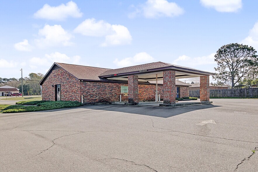 More Photos Of 219 N Main St, Spring Lake Bank For Sale