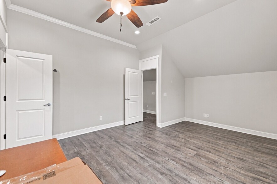 More Photos Of 5876 Elm Springs Rd, Elm Springs Office For Lease
