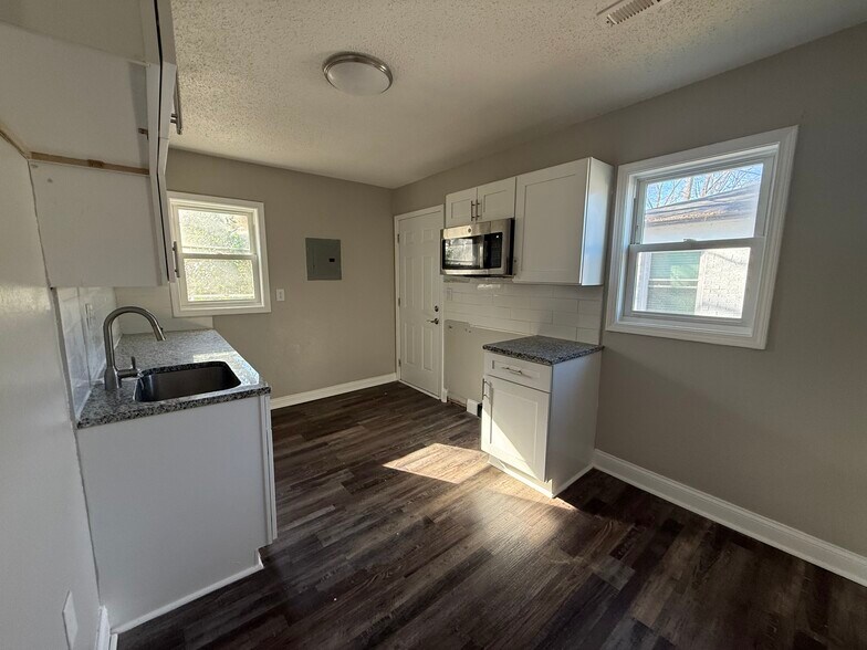 More Photos Of 2439 Carmine St, Charlotte Manufactured Housing Mobile Home Park For Sale
