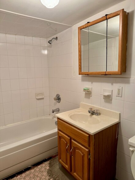 More Photos Of 109-111 Fleming Ave, Newark Apartments For Sale