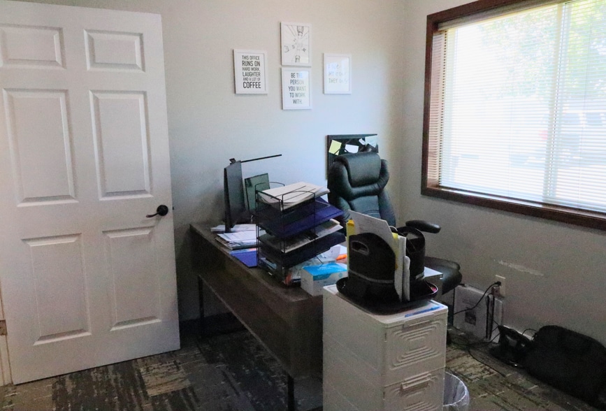 More Photos Of 9629 N Colfax Rd, Spokane Office For Sale