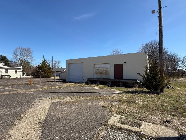 More Photos Of 385 Wheat Rd, Vineland Flex For Sale