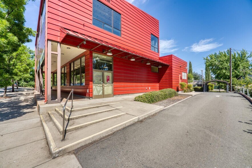 More Photos Of 3720 Main St, Kelseyville Drugstore For Sale