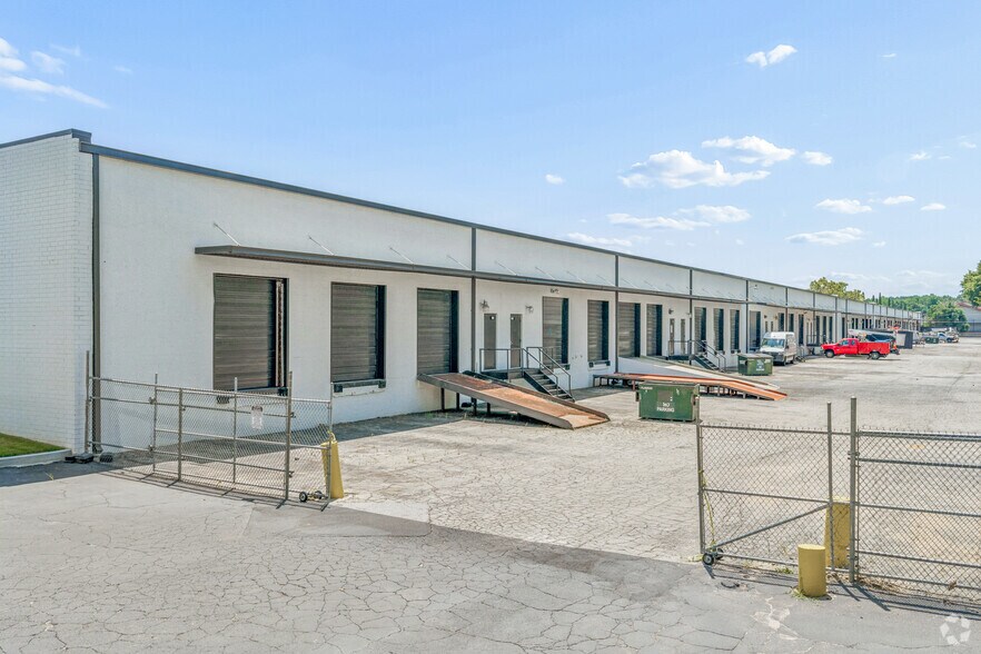 More Photos Of 1870-1908 Forge St, Tucker Distribution For Lease