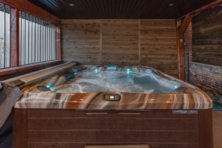 More Photos Of 417 Main St, Ashton Specialty For Sale