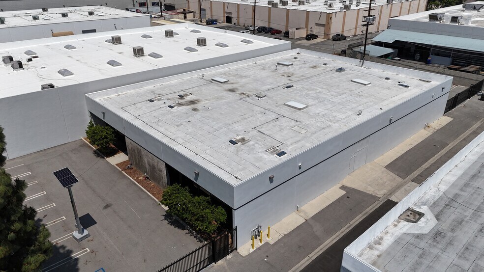 More Photos Of 8950-8954 Lurline Ave, Chatsworth Light Manufacturing For Lease