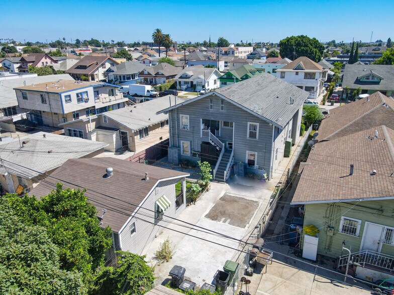 More Photos Of 239 W 43rd St, Los Angeles Apartments For Sale