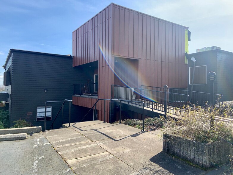 More Photos Of 675 Orchard Heights Rd, Salem Medical For Lease