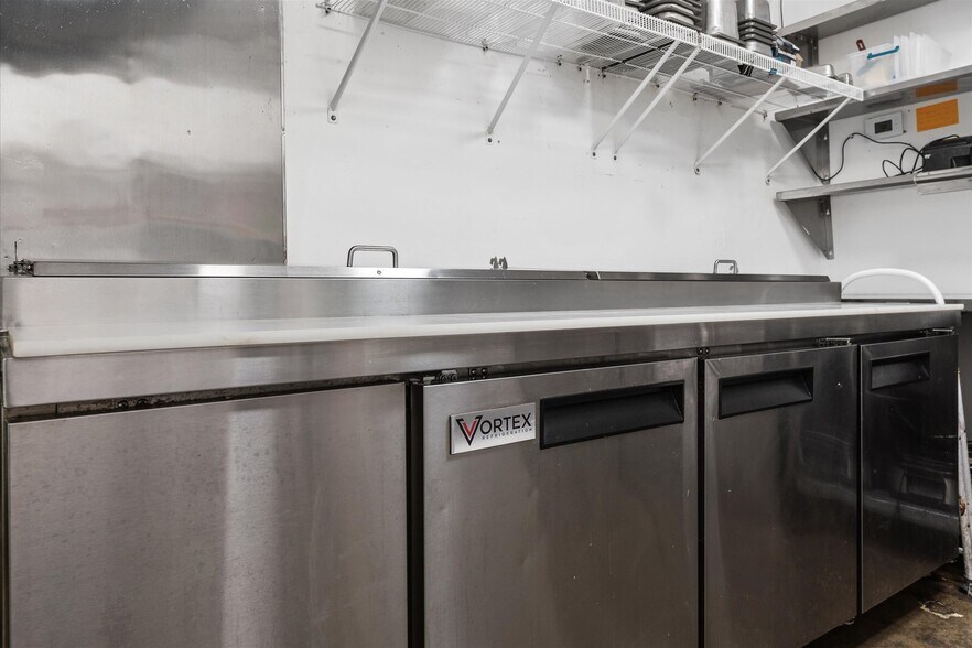 More Photos Of 451 S Thompson Ave, Excelsior Springs Bar For Sale