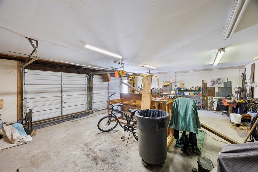 More Photos Of 100 Penn St, Lansdale Warehouse For Sale