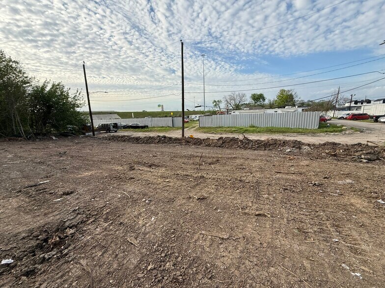 More Photos Of 8433 Bassett Street, Houston Land For Sale