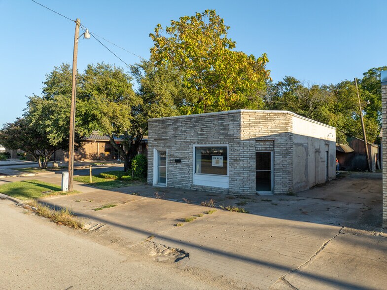 More Photos Of 231 E Elm St, Hillsboro Loft Creative Space For Lease