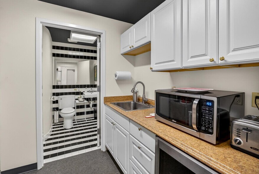 More Photos Of 155 E Wilson St, Madison Office For Sale