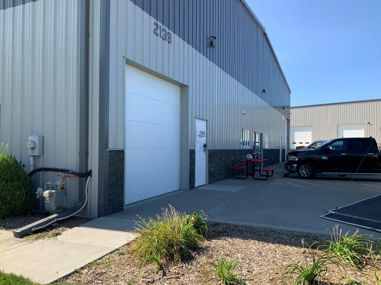 More Photos Of 2139 Magnum Cir, Lincoln Warehouse For Lease