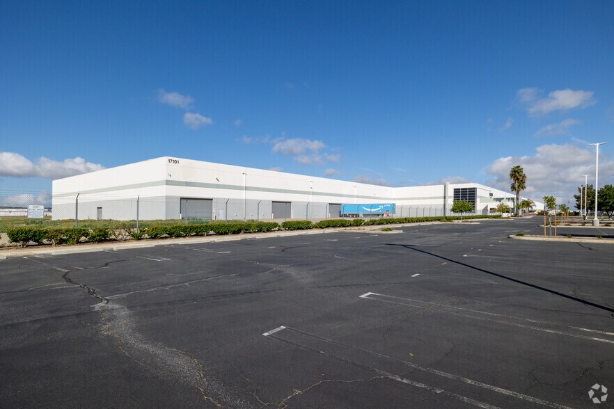 More Photos Of 17101 Heacock St, Moreno Valley Distribution For Lease