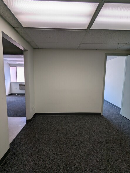 More Photos Of 6955 W North Ave, Oak Park Office For Lease