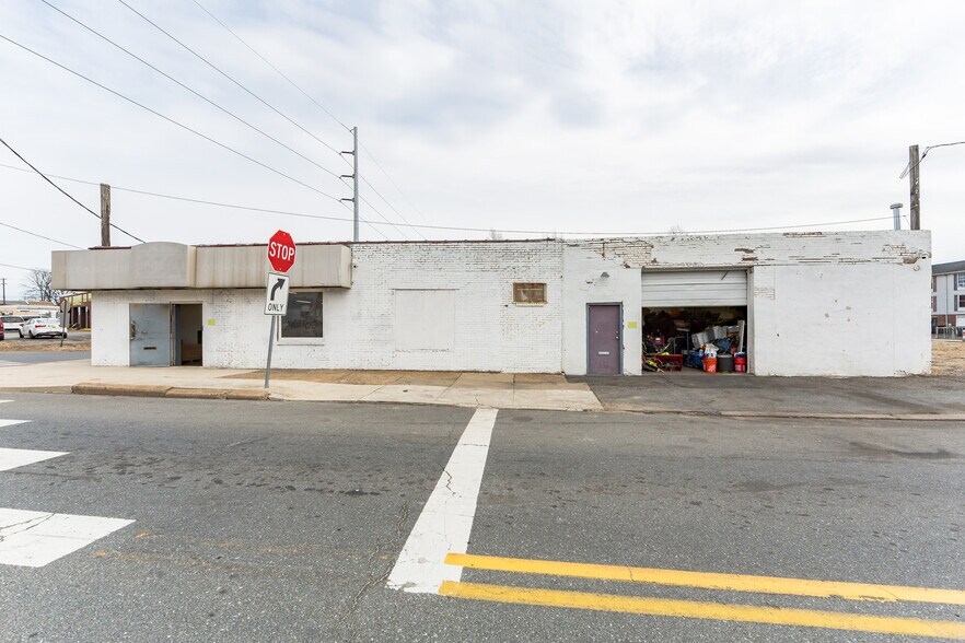 Primary Photo Of 1512 N Heald St, Wilmington Light Distribution For Sale