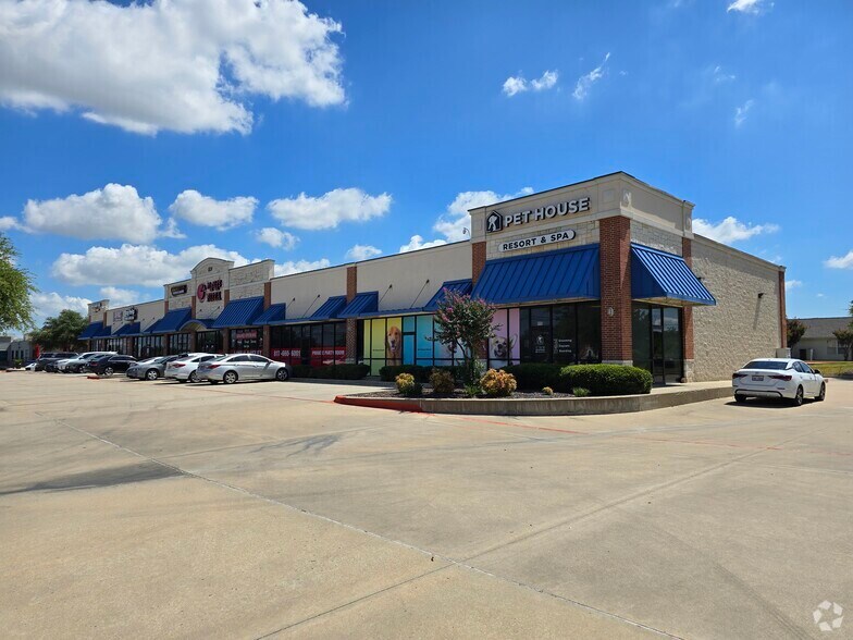 More Photos Of 801 S Main St, Keller Restaurant For Lease