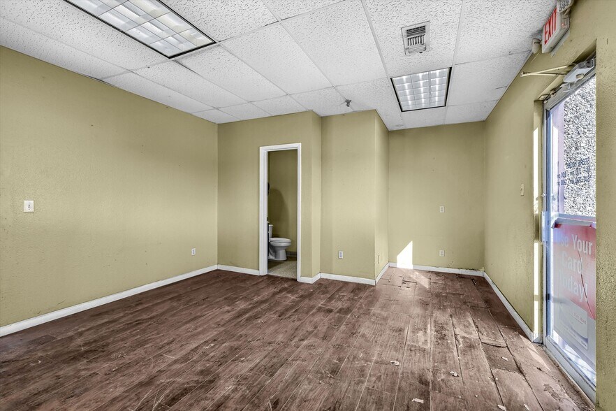 More Photos Of 1411 Southland Dr, Gainesville Flex For Sale