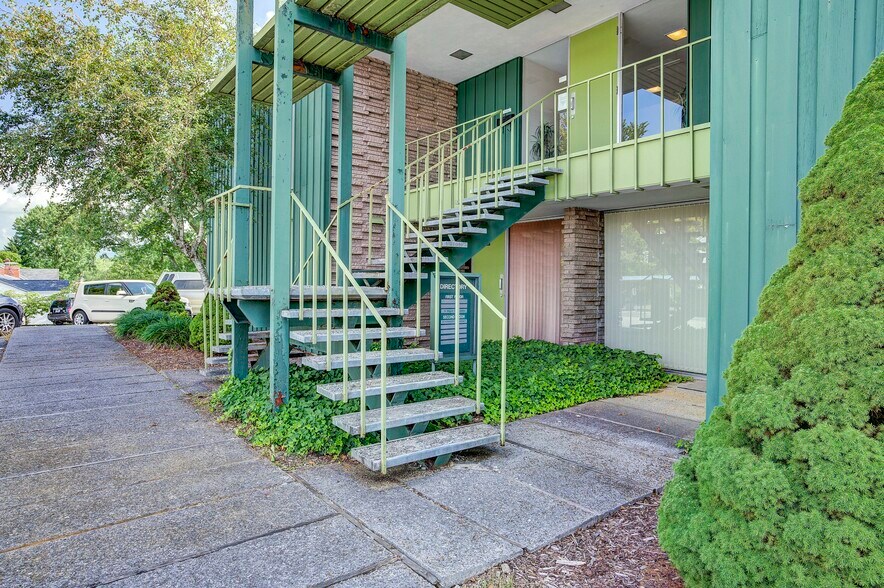 More Photos Of 337 Bluff City Hwy, Bristol Office For Sale