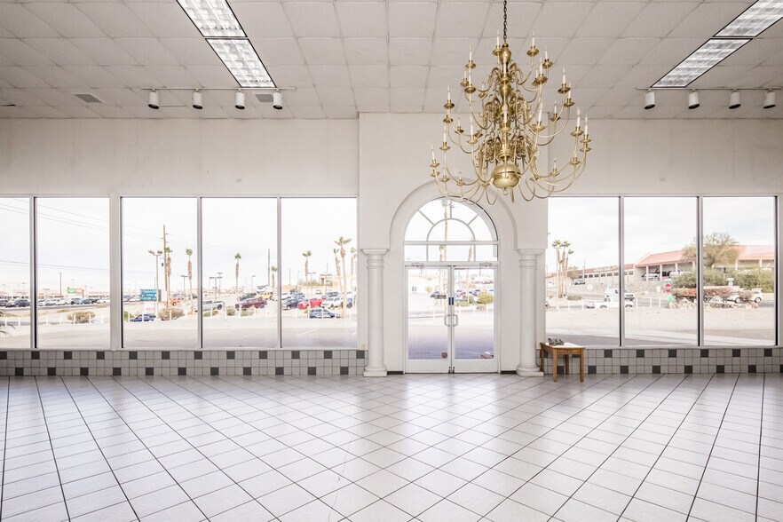 More Photos Of 951 Lake Havasu Ave N, Lake Havasu City Showroom For Sale