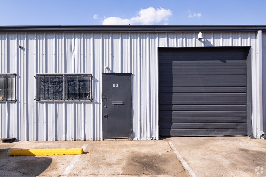 More Photos Of 7676 N I-45, Houston Unknown For Lease