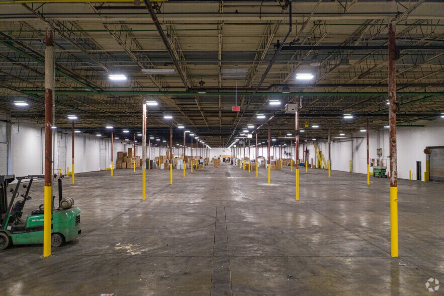 More Photos Of 3310 Deepwater Terminal Rd, Richmond Warehouse For Lease