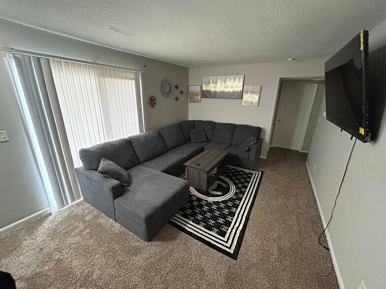 More Photos Of 1195 NW Aurora Ave, Des Moines Apartments For Sale