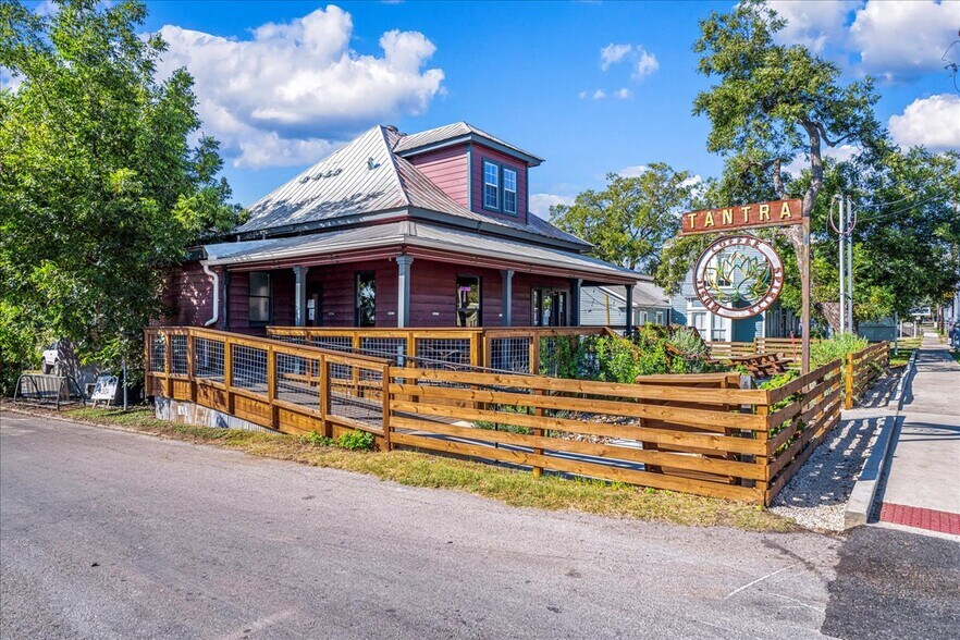 More Photos Of 217 W Hopkins St, San Marcos Restaurant For Sale