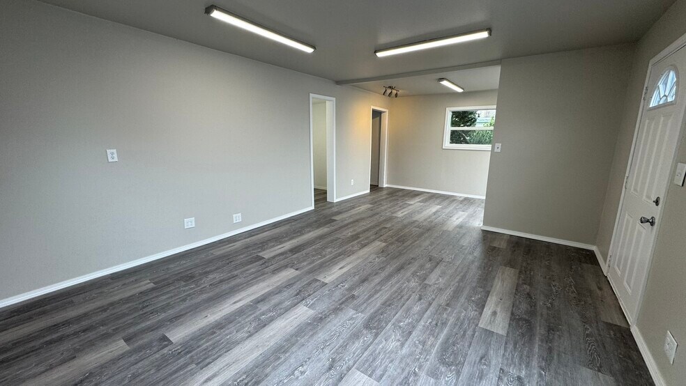 More Photos Of 1758 W 11th Ave, Eugene Freestanding For Lease