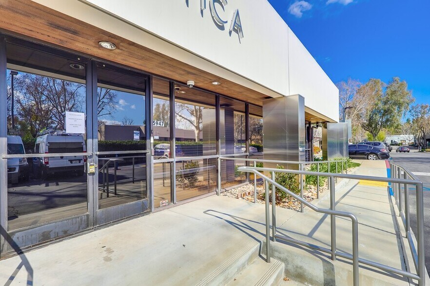 More Photos Of 5947-5951 Variel Ave, Woodland Hills Office For Sale