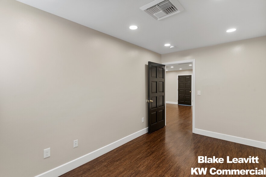 More Photos Of 510 S 9th St, Las Vegas Office For Sale
