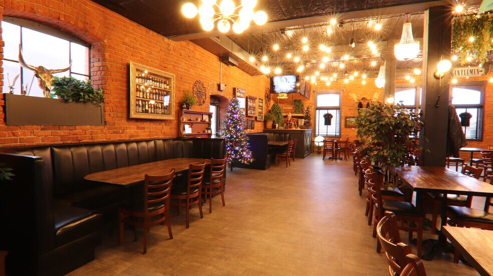 More Photos Of 4917 47 St, Camrose Flex For Sale