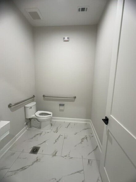 More Photos Of 1325 Main St, Katy Medical For Lease