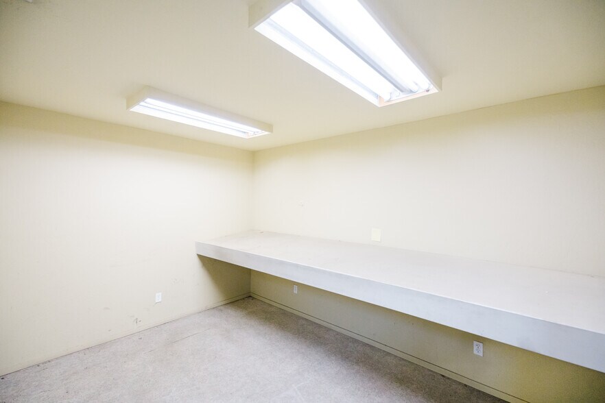 More Photos Of 845 S Topeka Ave, Fresno Manufacturing For Sale