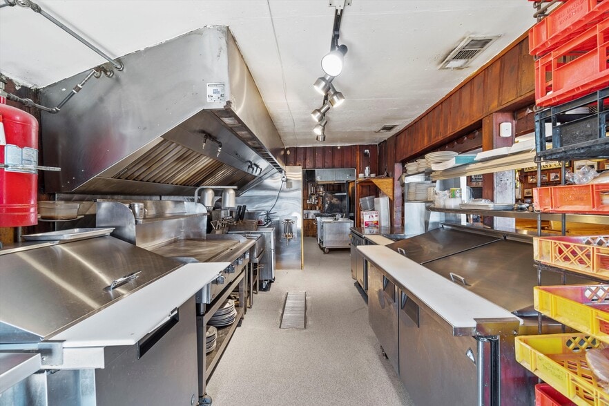 More Photos Of 110 W Bailey St, Ponder Restaurant For Sale