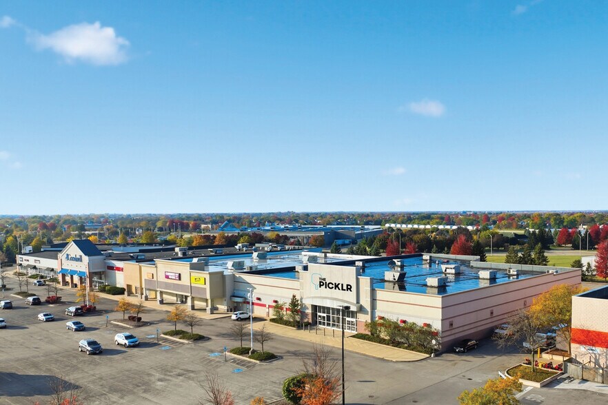 More Photos Of 111 S Weber Rd, Bolingbrook Health Club For Sale