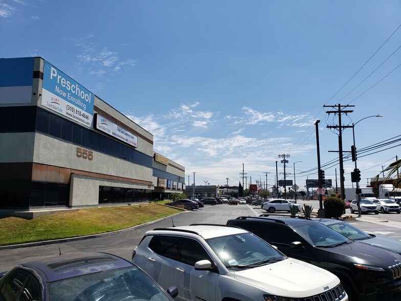 More Photos Of 555 W Redondo Beach Blvd, Gardena Office For Lease