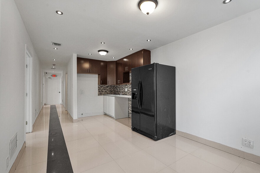 More Photos Of 7525 NE 3rd Pl, Miami Warehouse For Lease