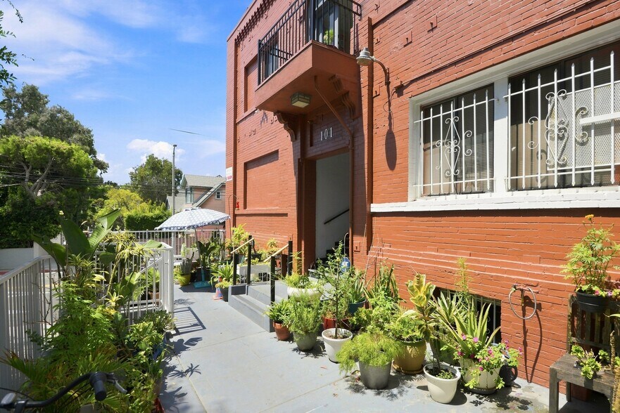 More Photos Of 101 Dudley Ave, Venice Apartments For Sale