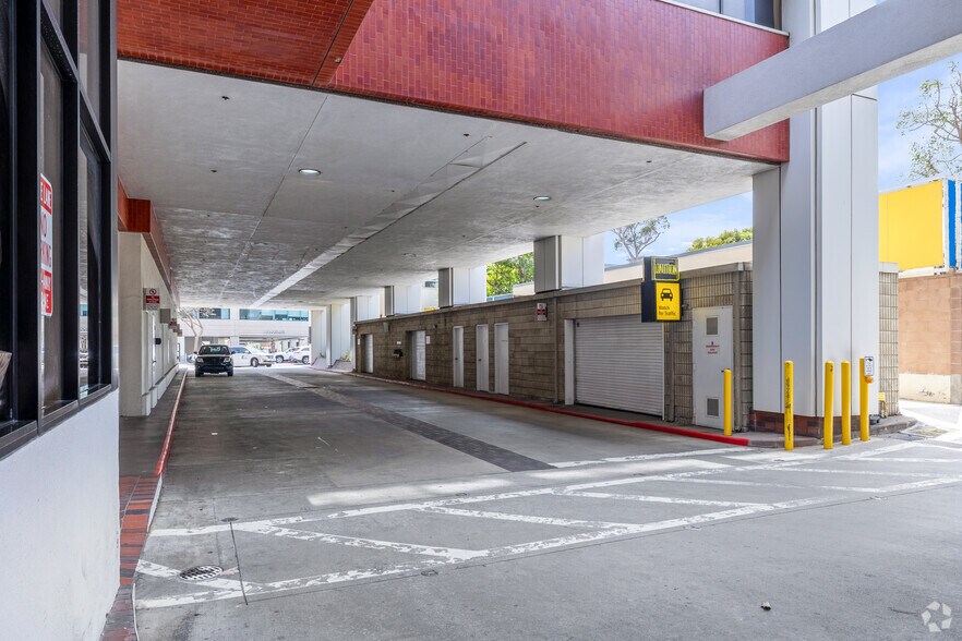 More Photos Of 2021 Santa Monica Blvd, Santa Monica Office For Lease