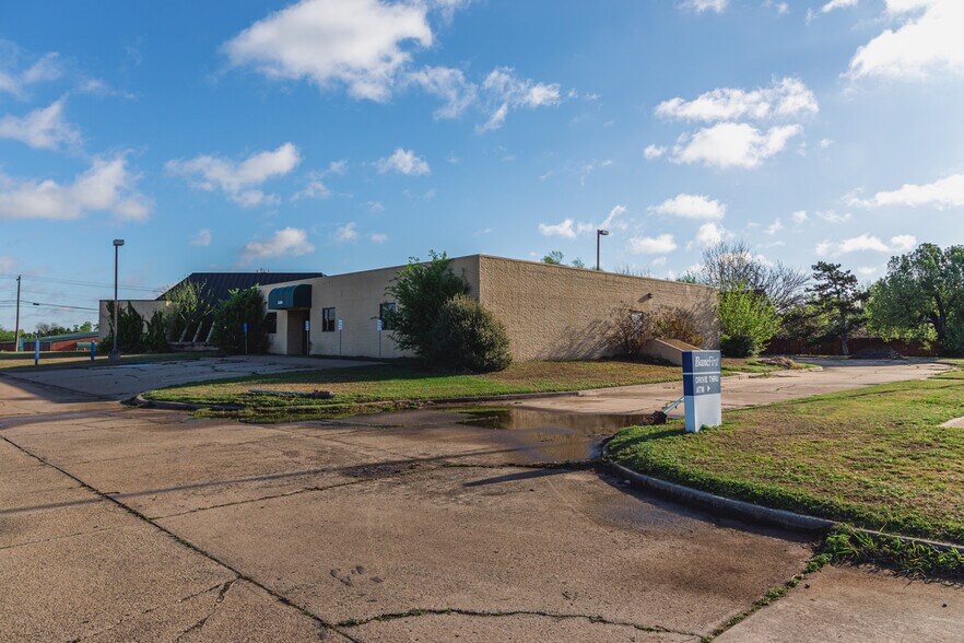 More Photos Of 3200 E Memorial Rd, Edmond Medical For Sale