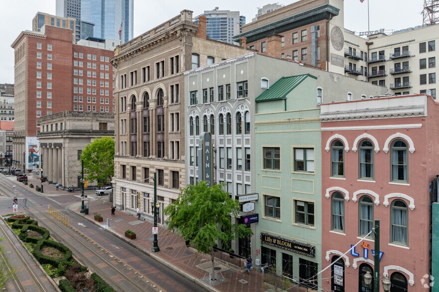 More Photos Of 110 Main St, Houston General Retail For Lease