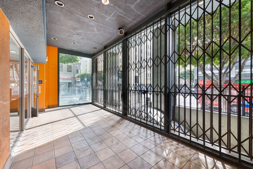 More Photos Of 701 W 7th St, Los Angeles Apartments For Lease