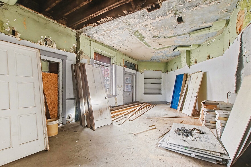 More Photos Of 2024 Mohawk Pl, Cincinnati Storefront Retail Residential For Sale