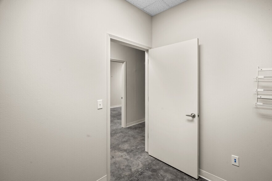 More Photos Of 2000 Lomaland Dr, El Paso Storefront Retail Office For Lease