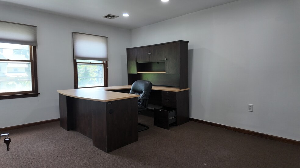 More Photos Of 33 N Main St, Marlboro Office For Lease